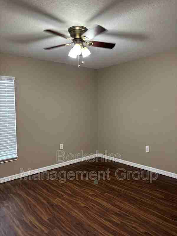 2405 Avenue C Sw #A - Photo 6 of 20