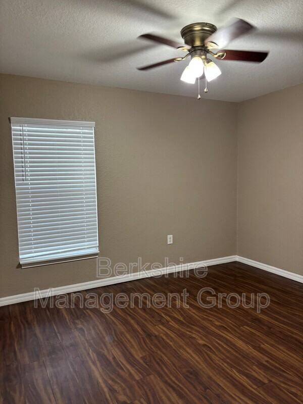 2405 Avenue C Sw #A - Photo 7 of 20
