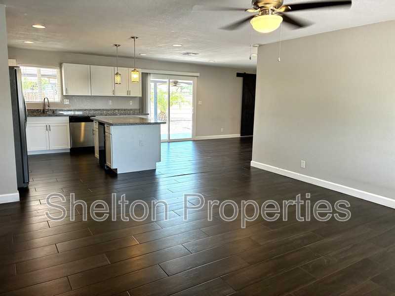 1421 S Roberts Rd - Photo 3 of 24