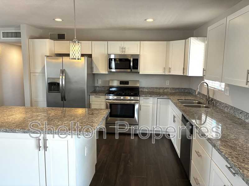 1421 S Roberts Rd - Photo 4 of 24