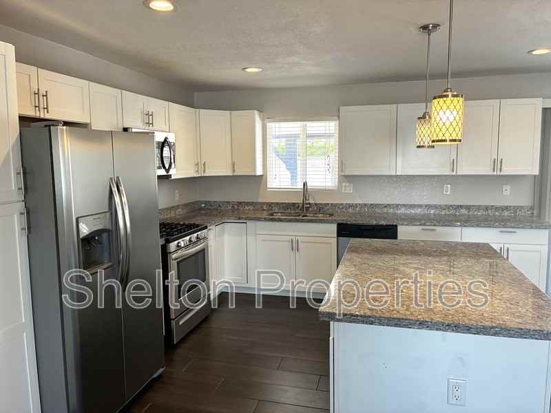 1421 S Roberts Rd - Photo 5 of 24