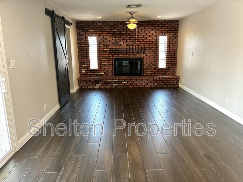 1421 S Roberts Rd - Photo 6 of 24
