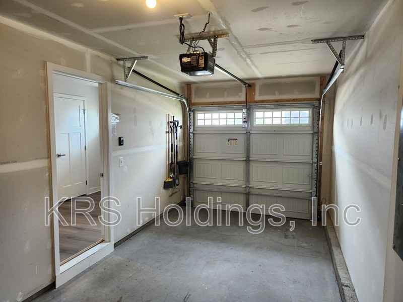 4527 Fountainbridge Ct - Photo 3 of 31