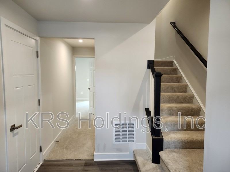 4527 Fountainbridge Ct - Photo 4 of 31