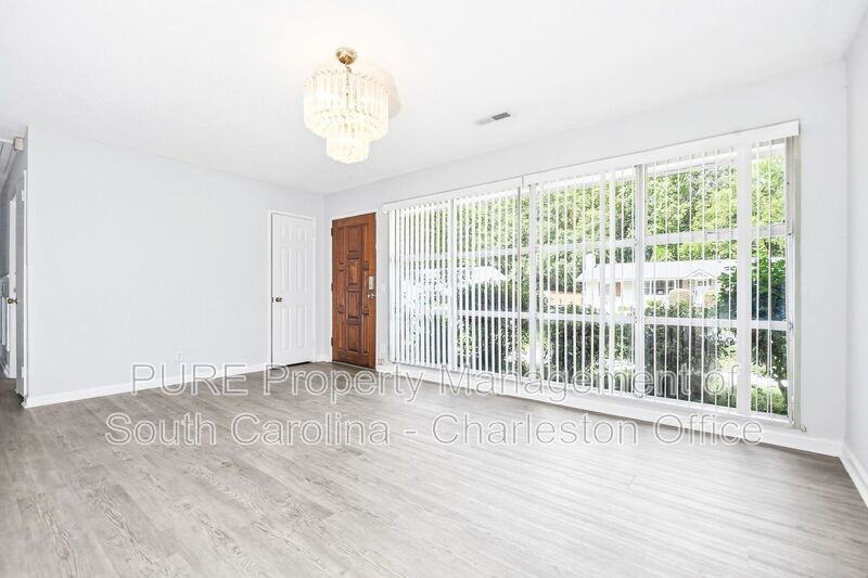 628 Constant Dr - Photo 4 of 21