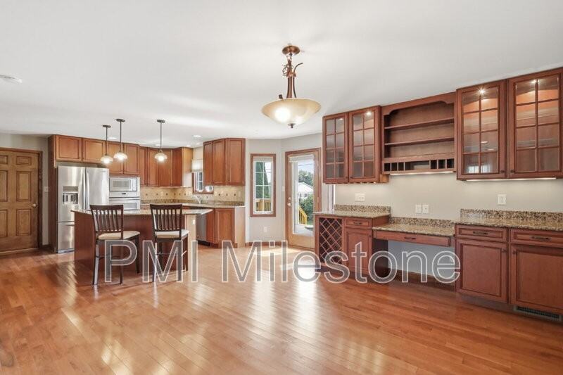 233 Carmack Dr - Photo 3 of 42