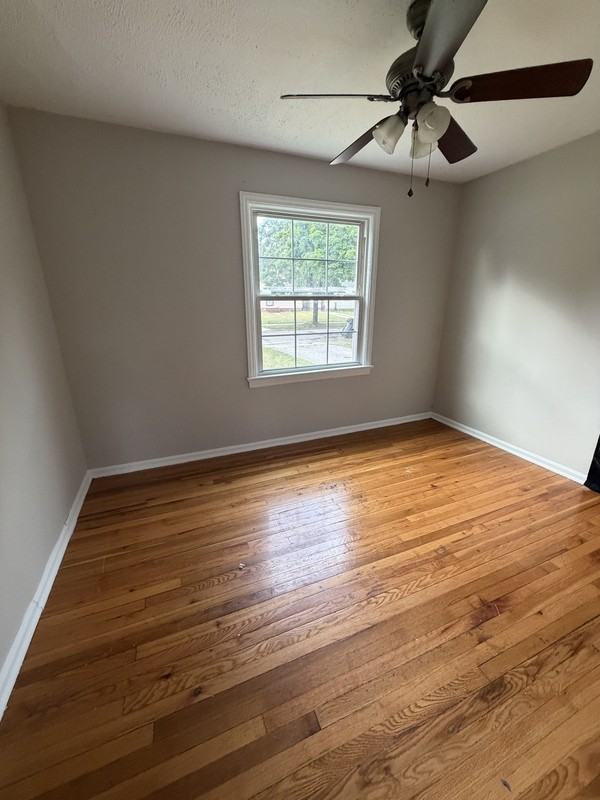 16910 Lotus Dr - Photo 3 of 8