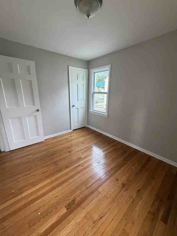 16910 Lotus Dr - Photo 4 of 8