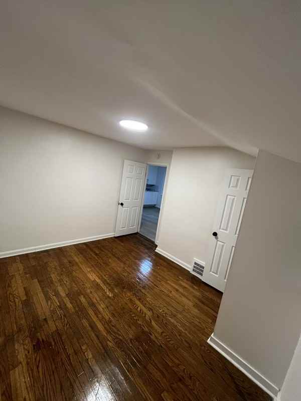 13916 Durkee Ave - Photo 3 of 8