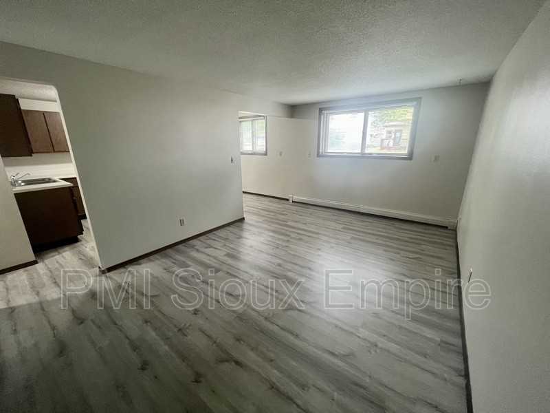 116 S Garfield Ave #13 - Photo 2 of 10