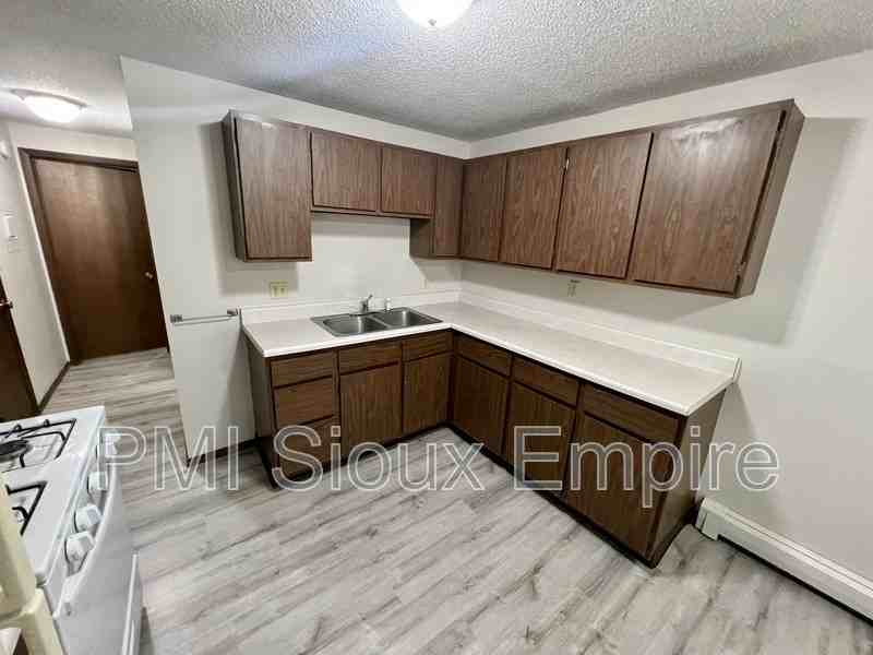 116 S Garfield Ave #13 - Photo 3 of 10