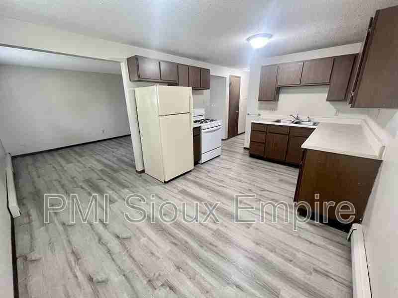 116 S Garfield Ave #13 - Photo 5 of 10