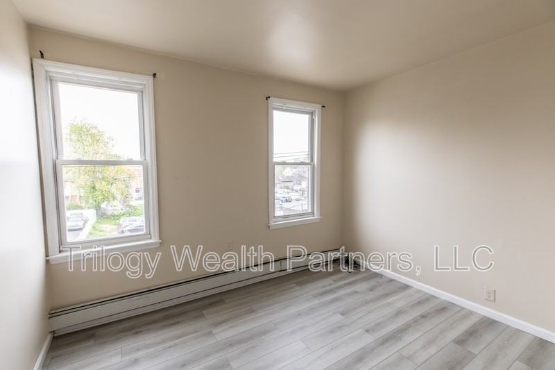 154 Taylor St - Photo 3 of 18