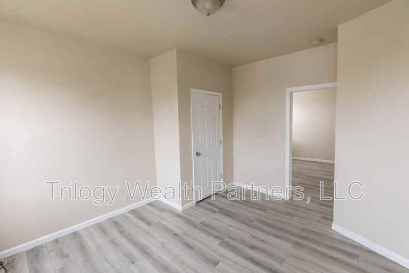 154 Taylor St - Photo 4 of 18