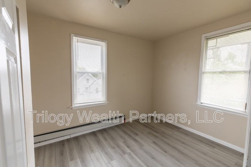 154 Taylor St - Photo 5 of 18