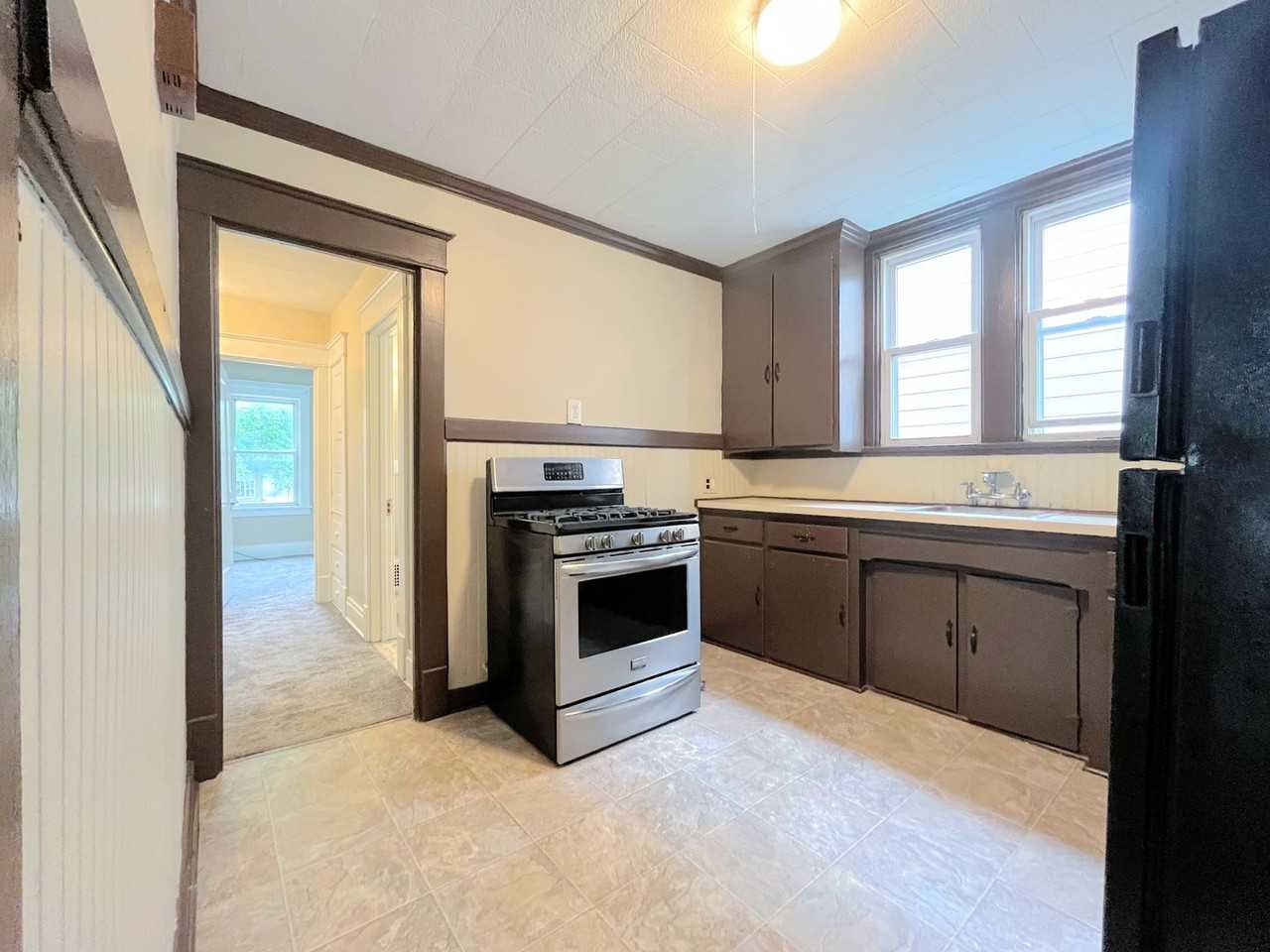 223 Virgil Ave - Photo 5 of 14