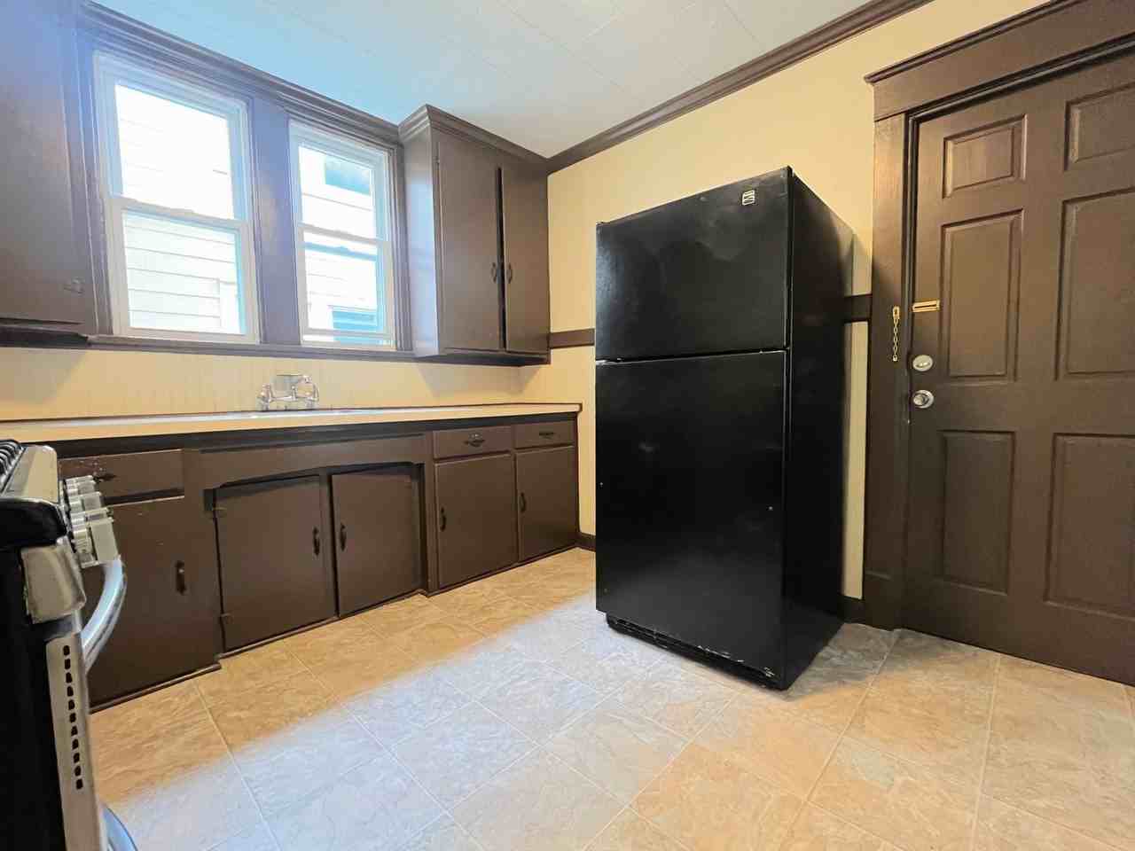 223 Virgil Ave - Photo 6 of 14