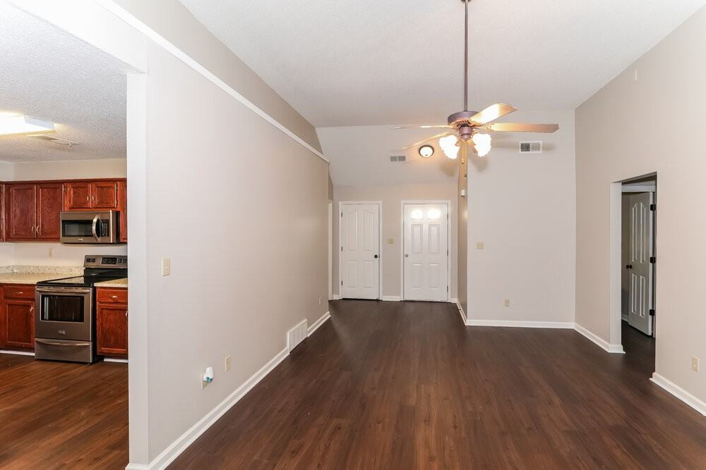 7456 Jennifer Dr - Photo 3 of 15