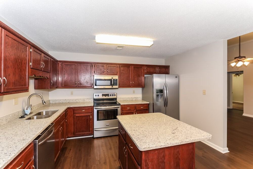 7456 Jennifer Dr - Photo 4 of 15