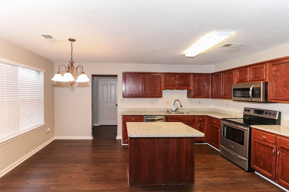 7456 Jennifer Dr - Photo 5 of 15