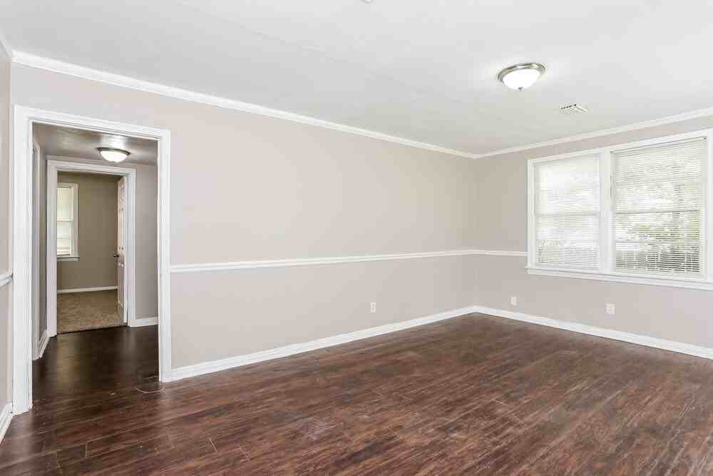 3037 Columbus Ave - Photo 3 of 16