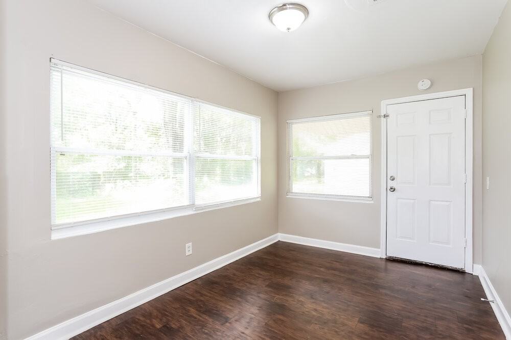 3037 Columbus Ave - Photo 5 of 16