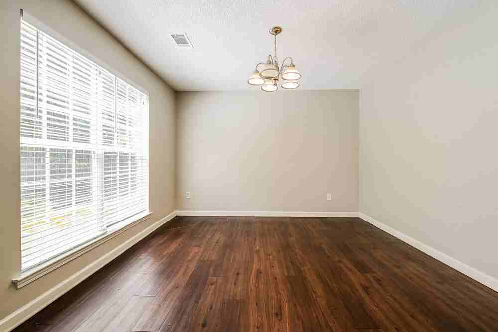 5028 Kens Ct - Photo 6 of 17