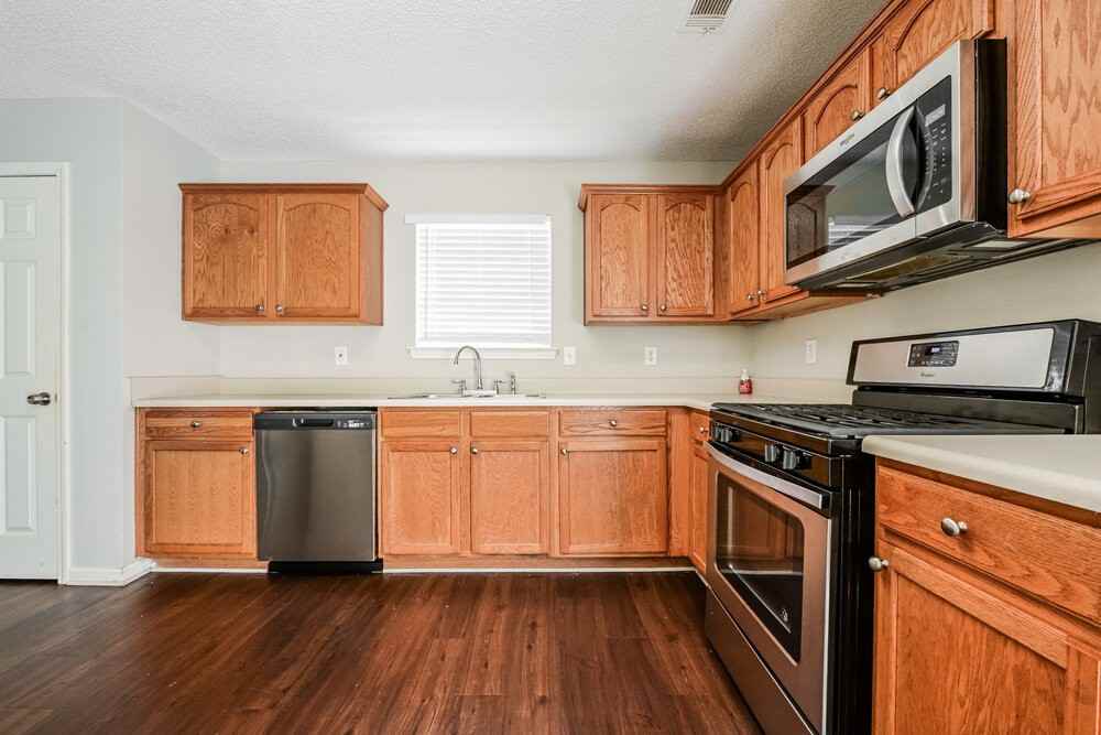 5028 Kens Ct - Photo 7 of 17