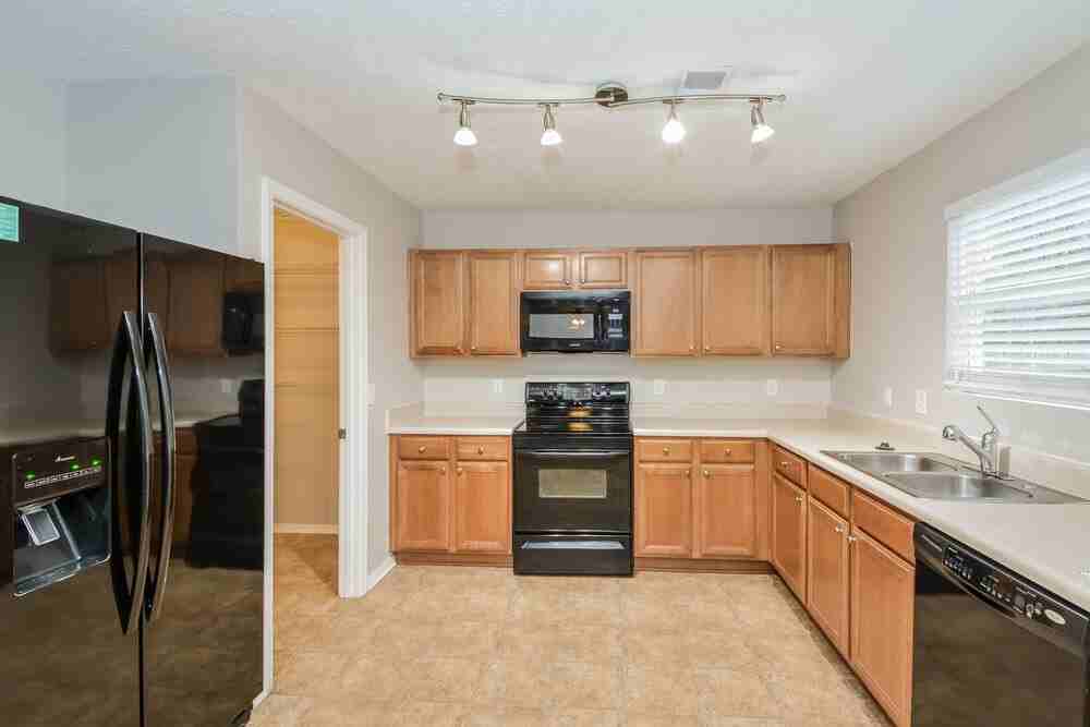 2653 Sutherland Dr - Photo 7 of 20