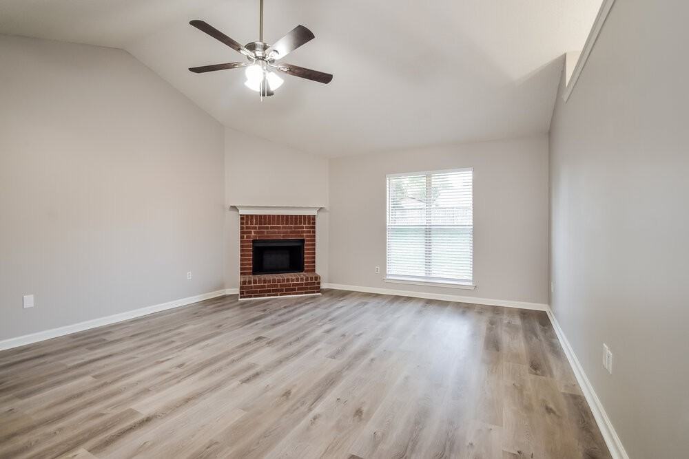 10712 Oak Cir N - Photo 5 of 19