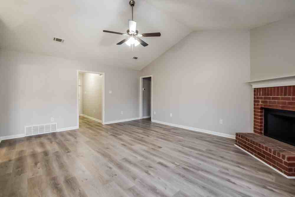 10712 Oak Cir N - Photo 6 of 19