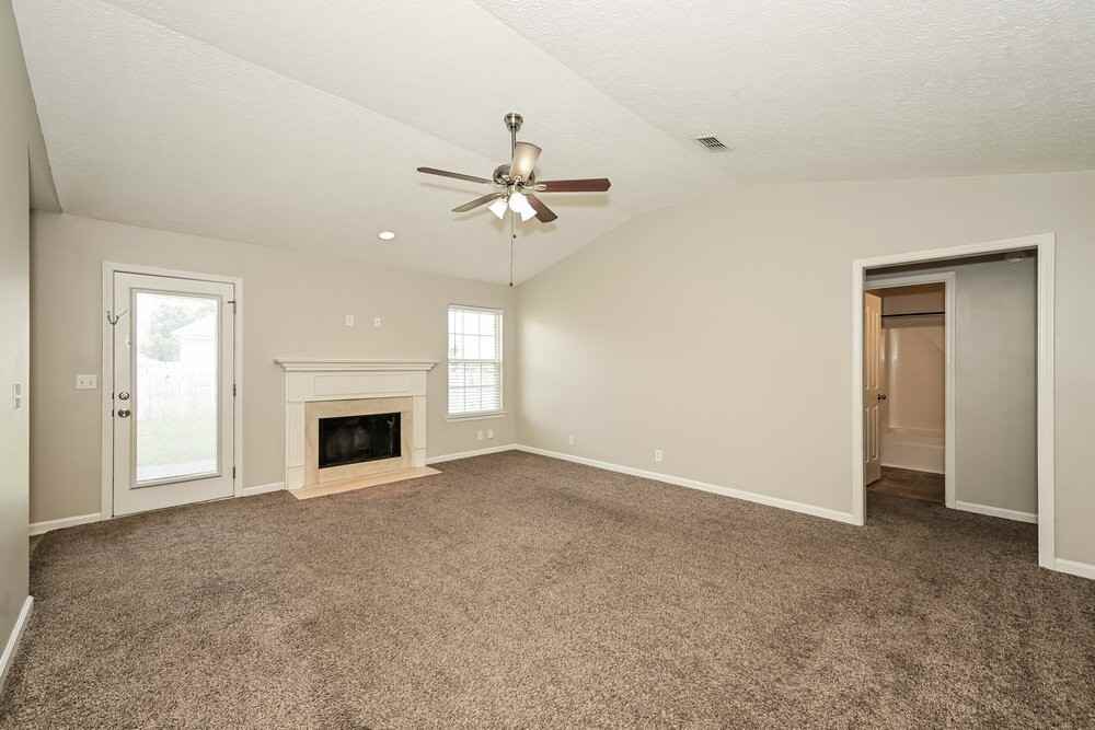 1923 Colyn Ave - Photo 5 of 16