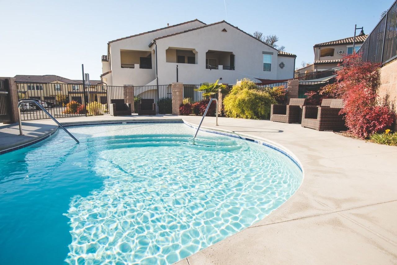 Las Lomas Village - Photo 7 of 12
