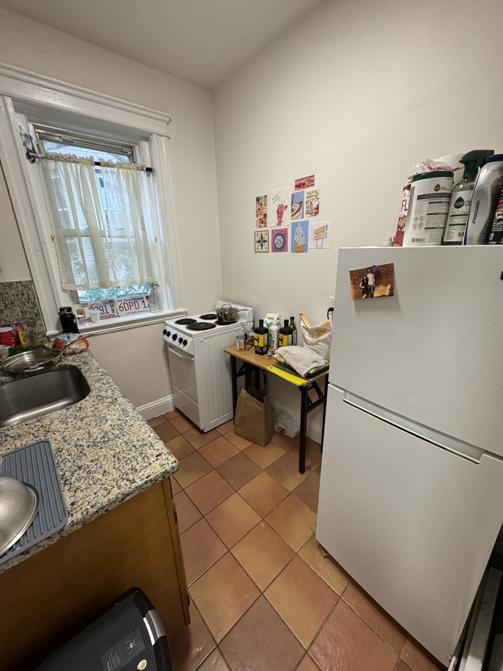 109 Strathmore Rd #18 - Photo 6 of 12