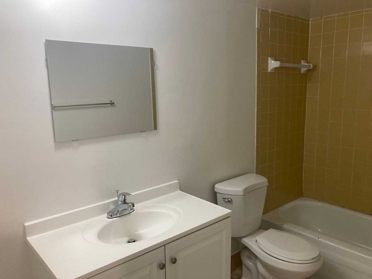 5875 SW 41 St - Photo 7 of 10