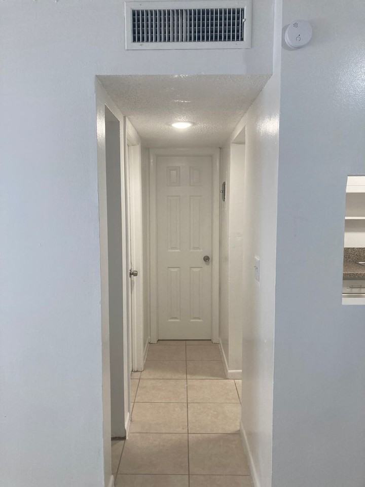 5875 SW 41 St - Photo 5 of 10
