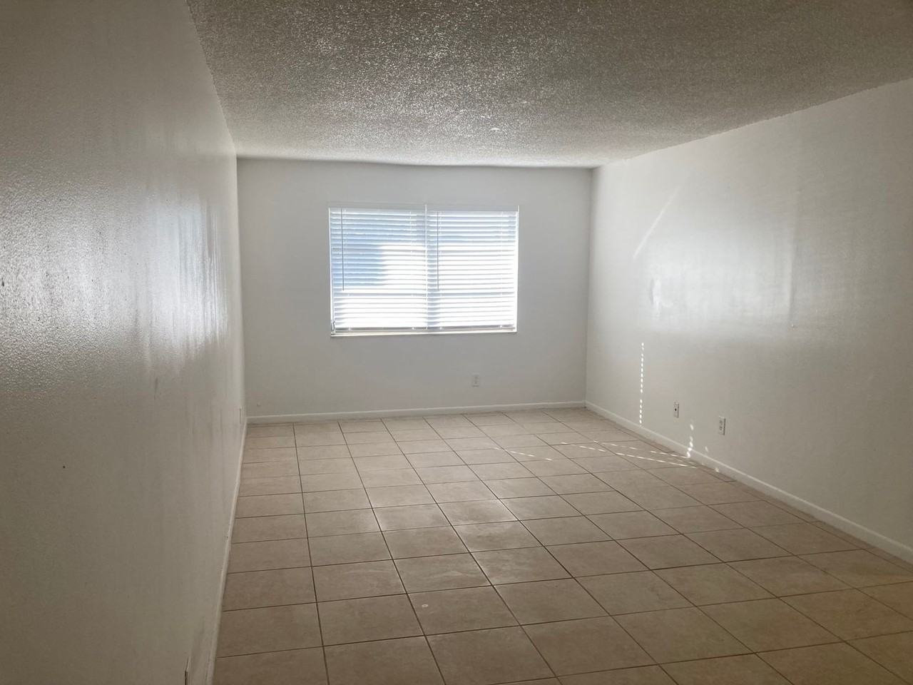 5875 SW 41 St - Photo 2 of 10