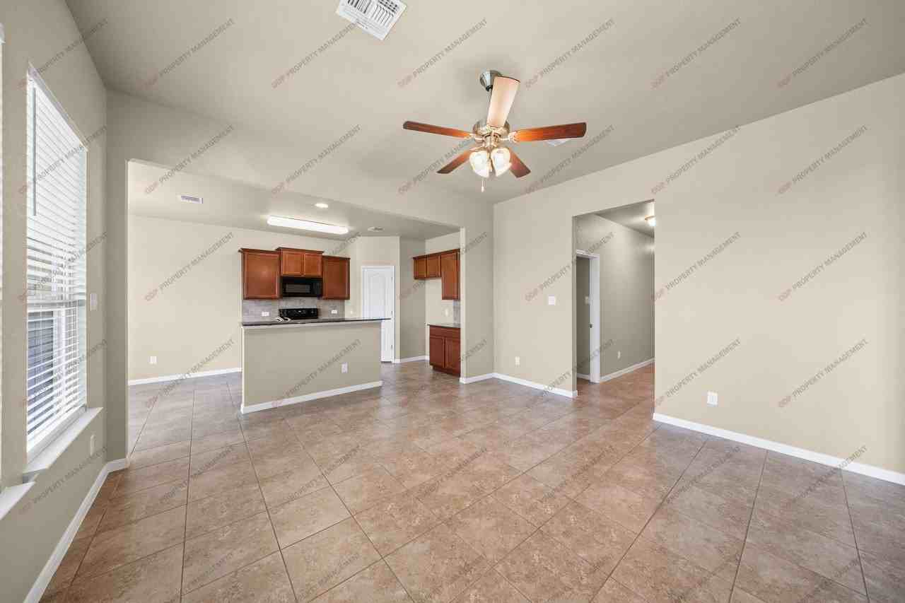 7605 Hickman St - Photo 6 of 30