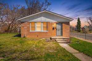 featured image of 13900 Sussex St #1