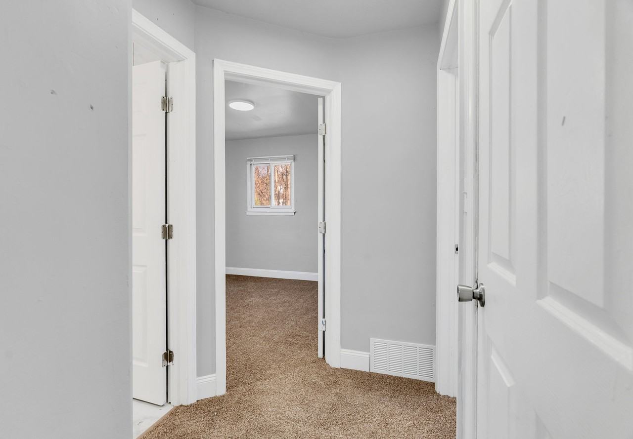 13900 Sussex St #1 - Photo 5 of 25