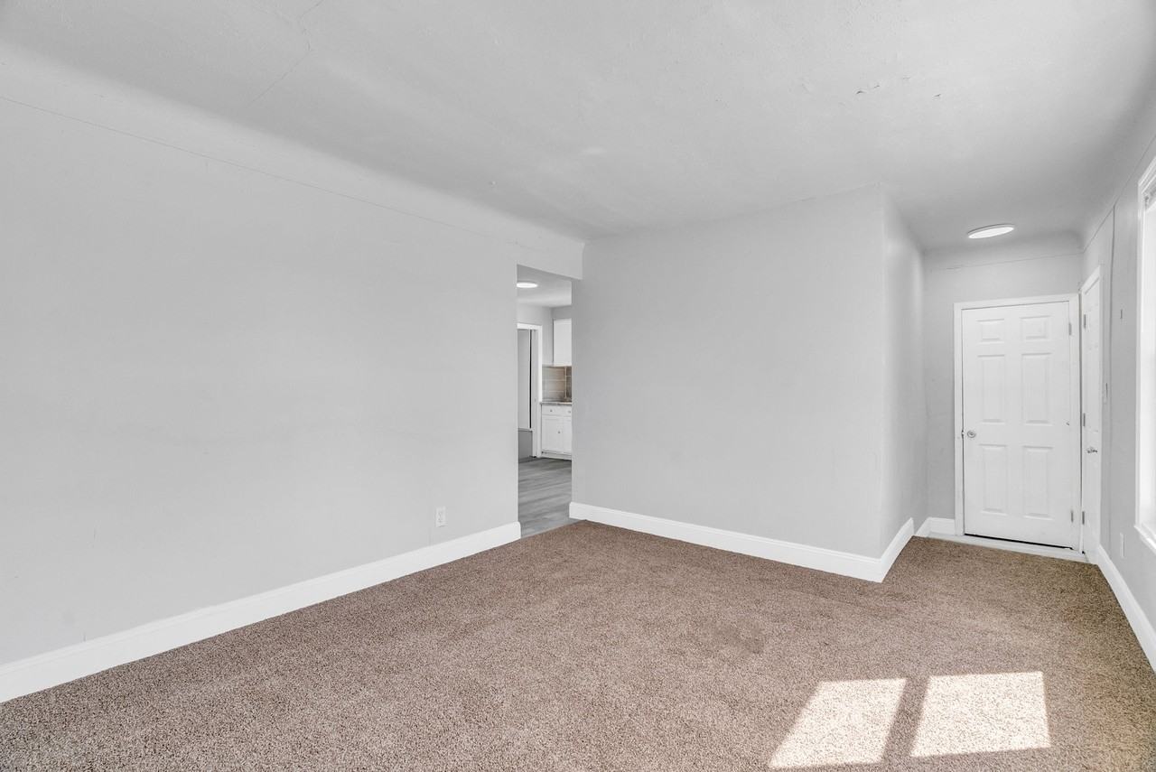 13900 Sussex St #1 - Photo 6 of 25