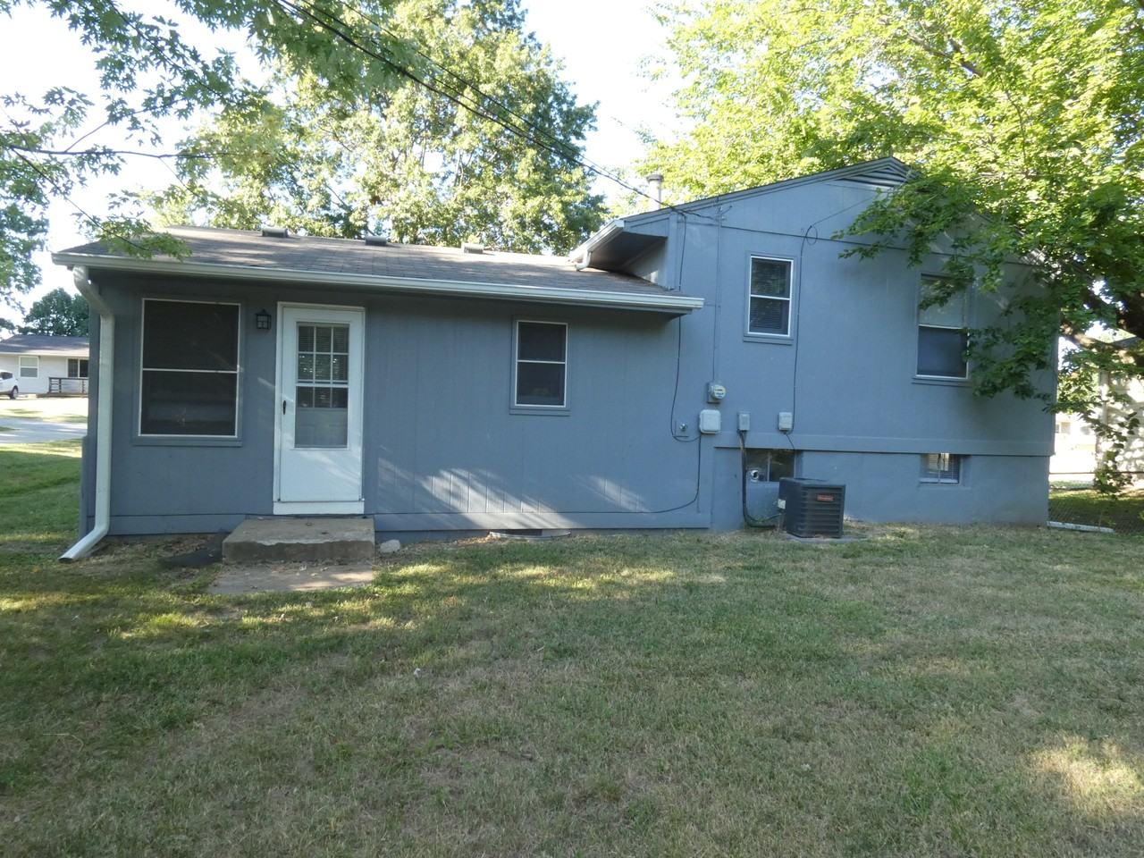 7301 Nw 84th Ter - Photo 6 of 17