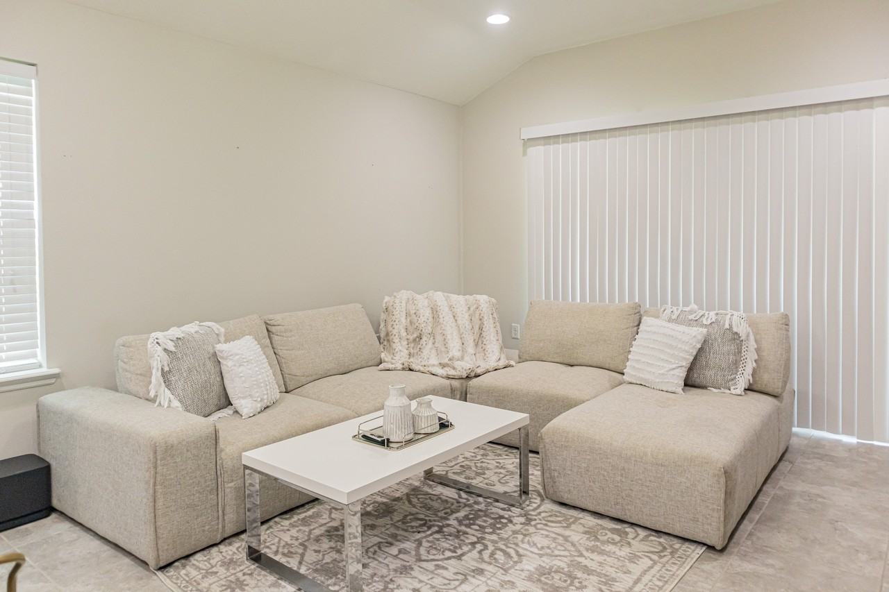 7112 Emsley Cir #1 - Photo 4 of 11