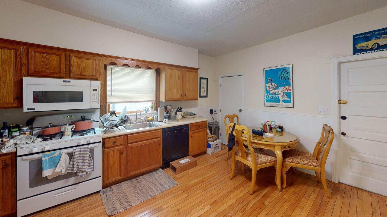 213 Parsons St - Photo 7 of 9