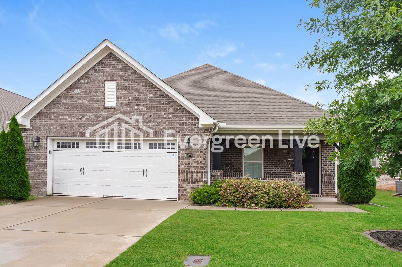 15575 Ironcrest Dr Nw