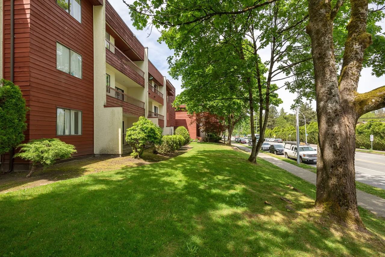 Wall Maple Place - Photo 2 of 2