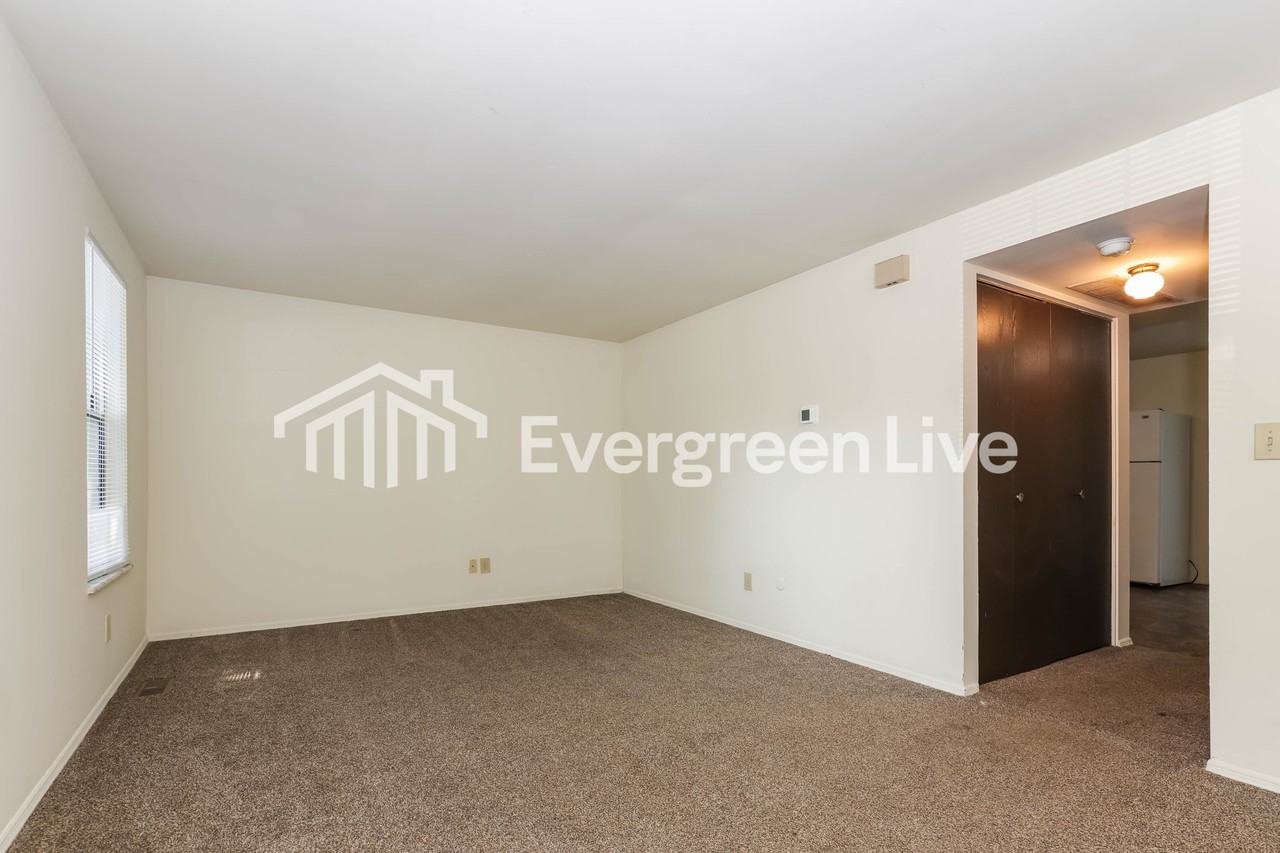 8033 Mount Everest St - Photo 4 of 17