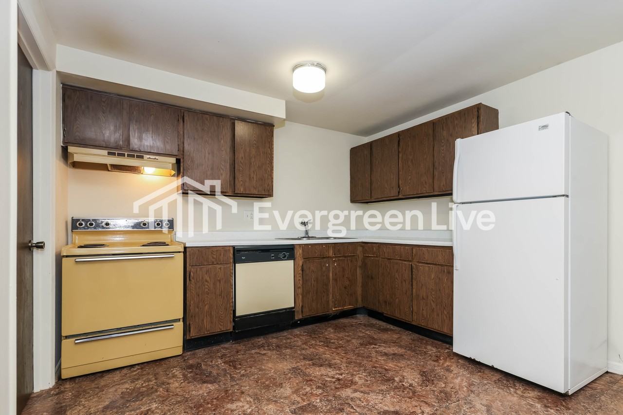 8033 Mount Everest St - Photo 7 of 17