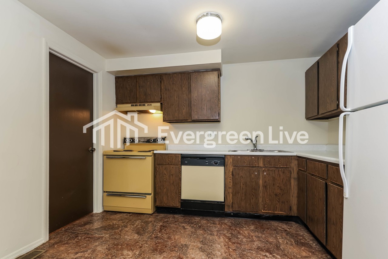 8033 Mount Everest St - Photo 7 of 16