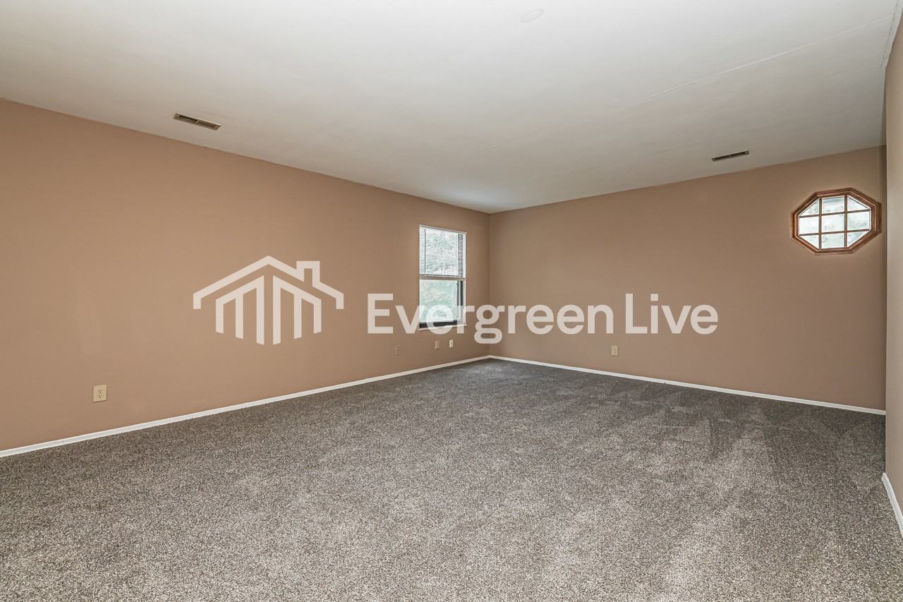 8979 Trowbridge Way - Photo 4 of 15